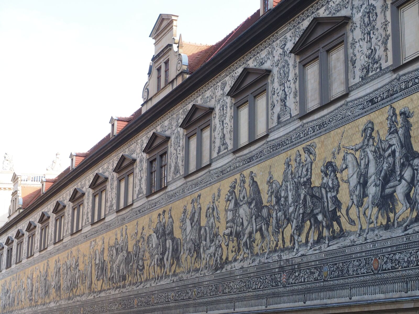 Olympus OM-D E-M1 + Olympus M.Zuiko Digital ED 12-40mm F2.8 Pro sample photo. Princes, dresden, mural photography