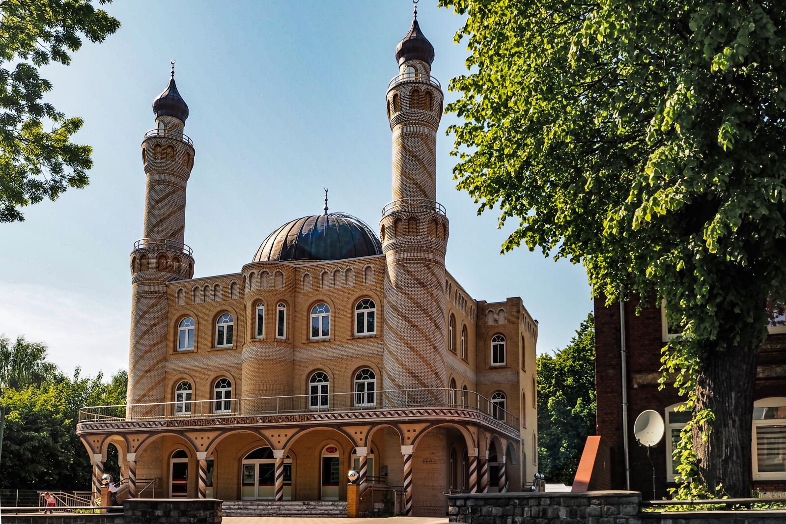 Olympus OM-D E-M10 sample photo. Mosque, minaret, church photography