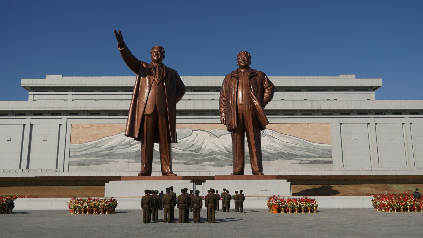 Panasonic Lumix DMC-GH4 sample photo. North korea, pyongyang, bronze photography