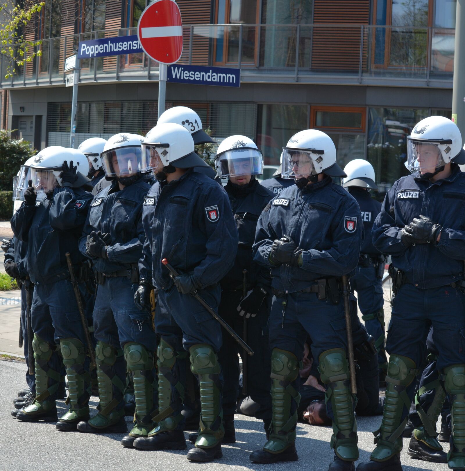 Nikon D7100 sample photo. Police, hamburg, 1 may photography