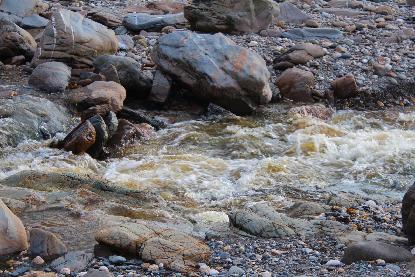 Canon EOS 100D (EOS Rebel SL1 / EOS Kiss X7) sample photo. Water, rocks, stones photography