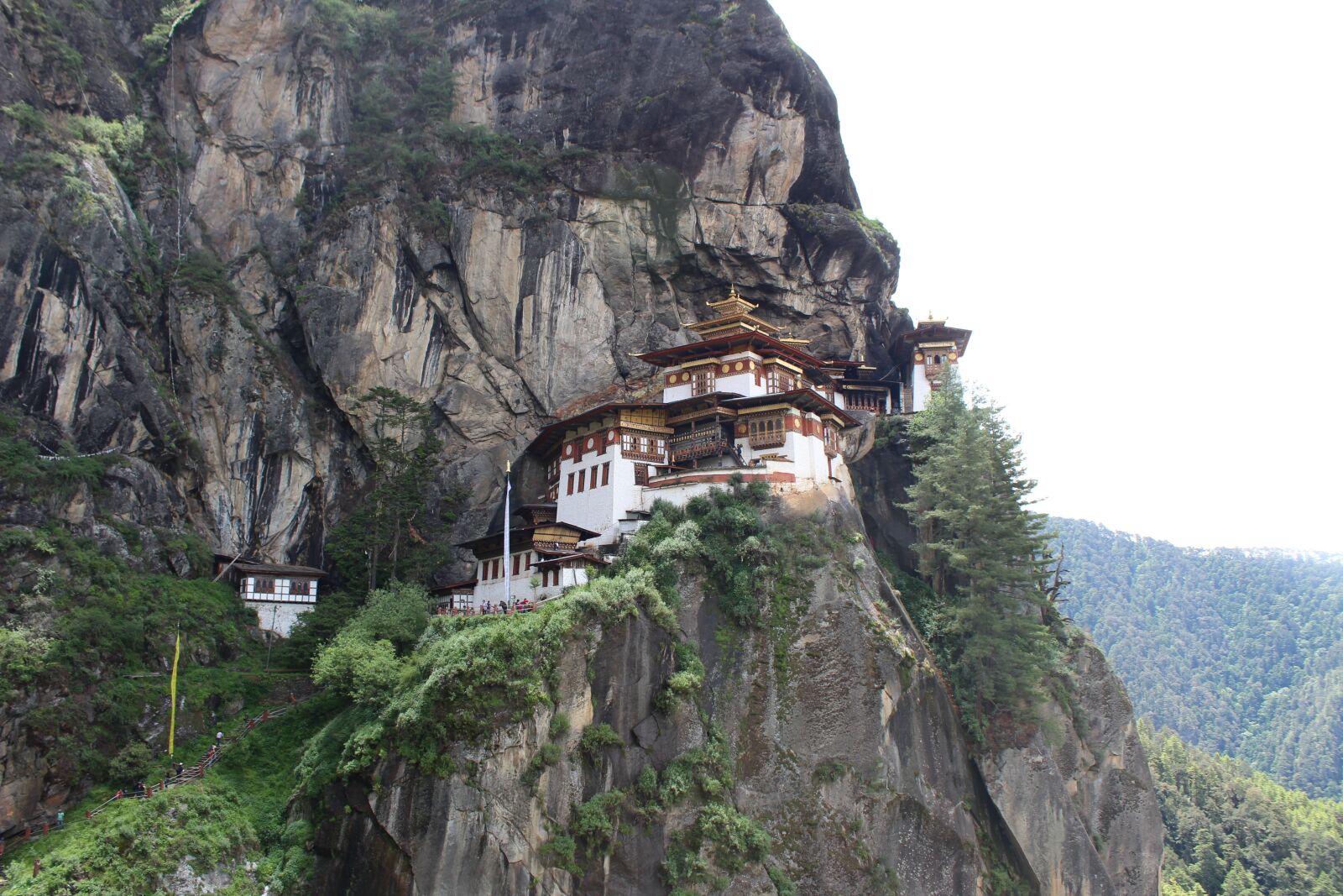Canon EOS 1300D (EOS Rebel T6 / EOS Kiss X80) sample photo. Bhutan, tiger's nest, monastery photography