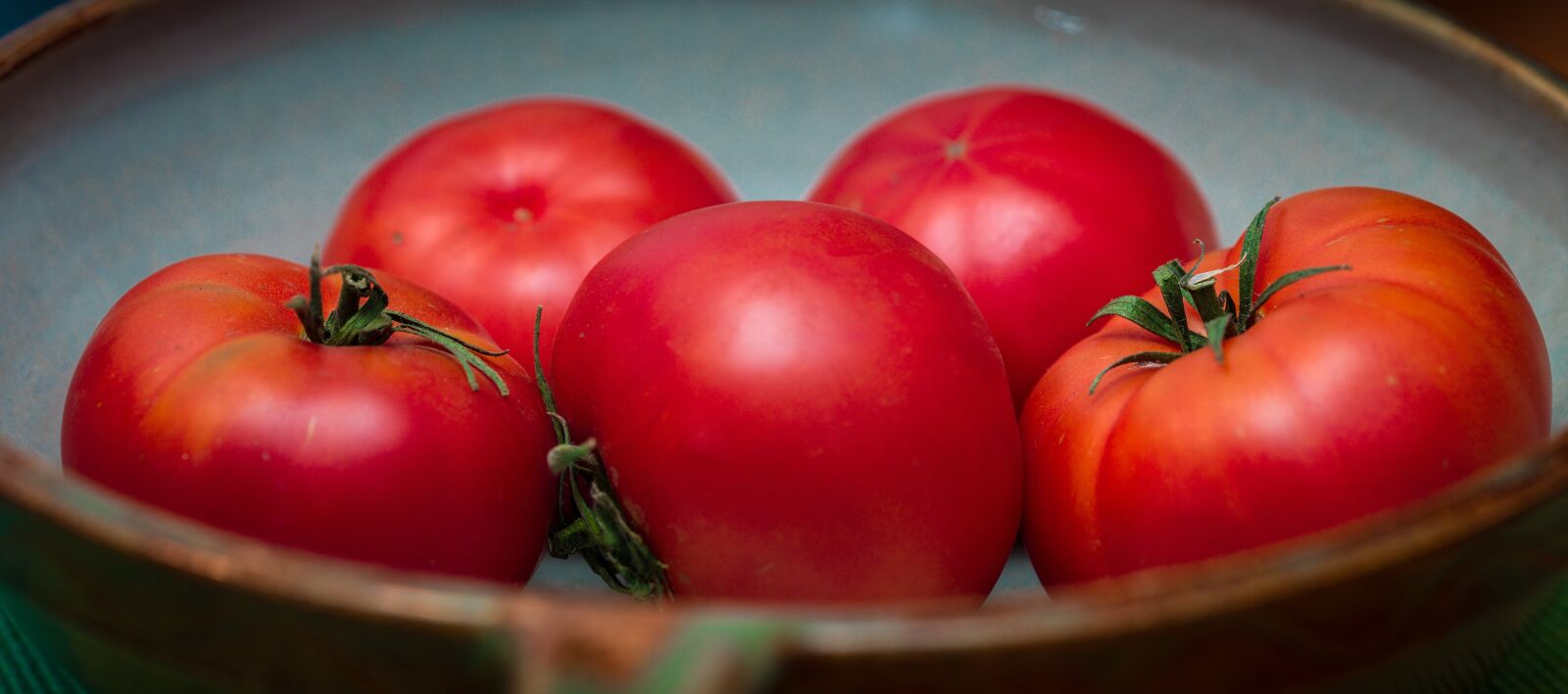 Hasselblad H4D + HC 120 II sample photo. Tomatoes, shell, red photography