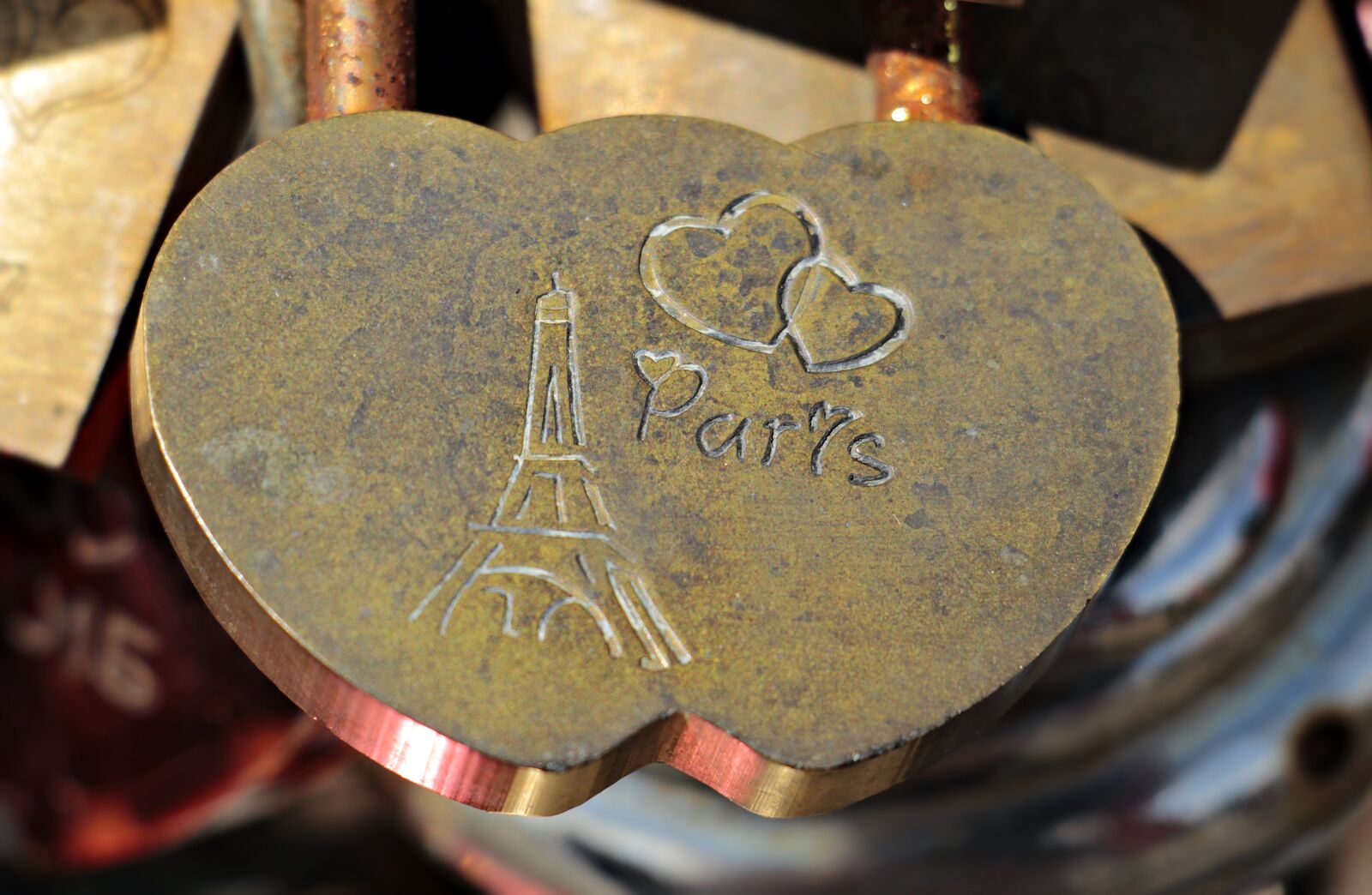 Canon EOS 100D (EOS Rebel SL1 / EOS Kiss X7) sample photo. Love castle, padlock, castle photography