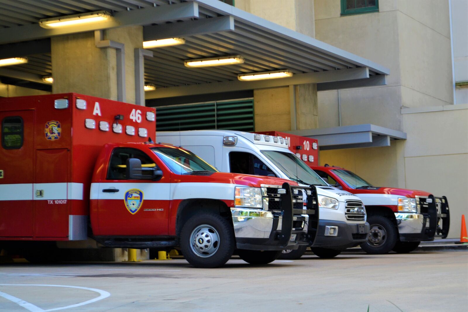 Nikon D3100 sample photo. Ambulance, emergency room, houston photography