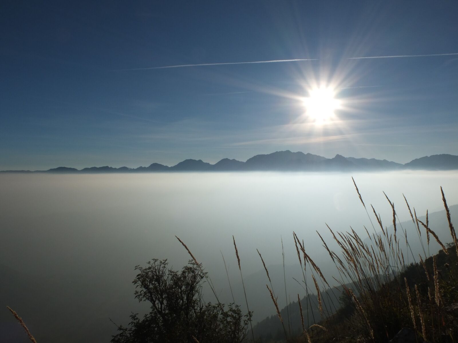 Fujifilm X10 sample photo. Mountain, cloud, sun photography
