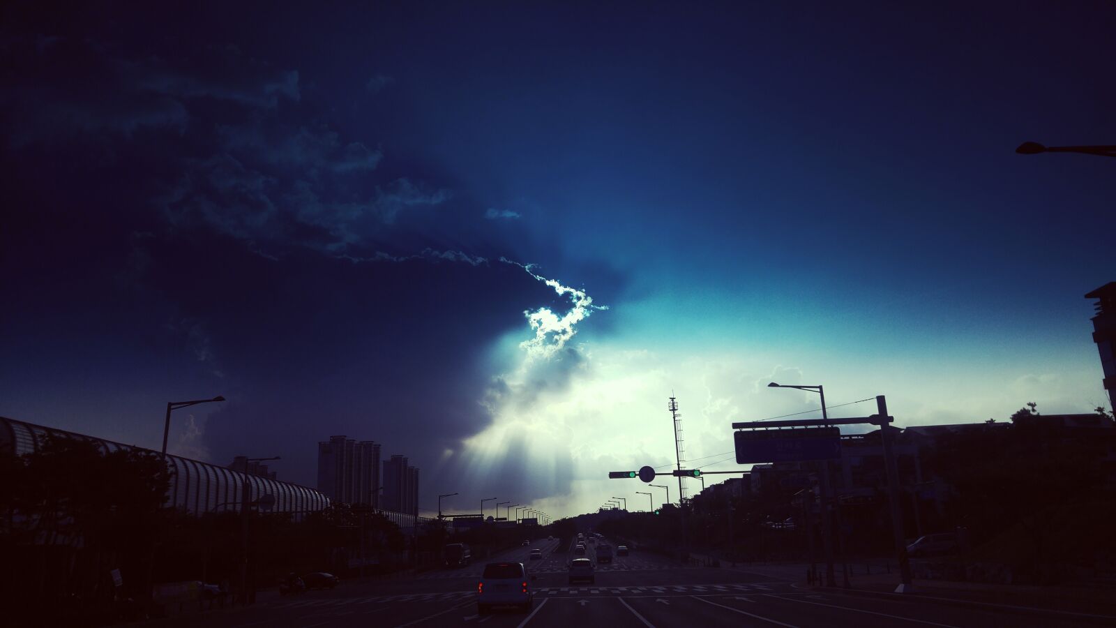 LG G4 sample photo. Sky, blue, background photography