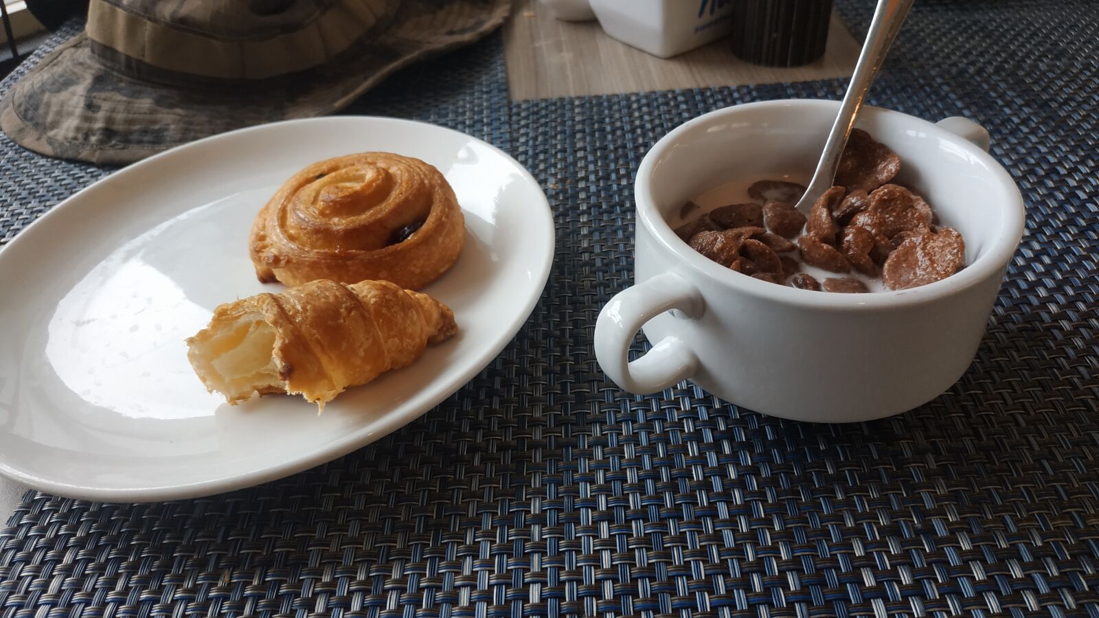 Xiaomi Redmi Note 5 sample photo. Breakfast, roti, cocokrunch photography