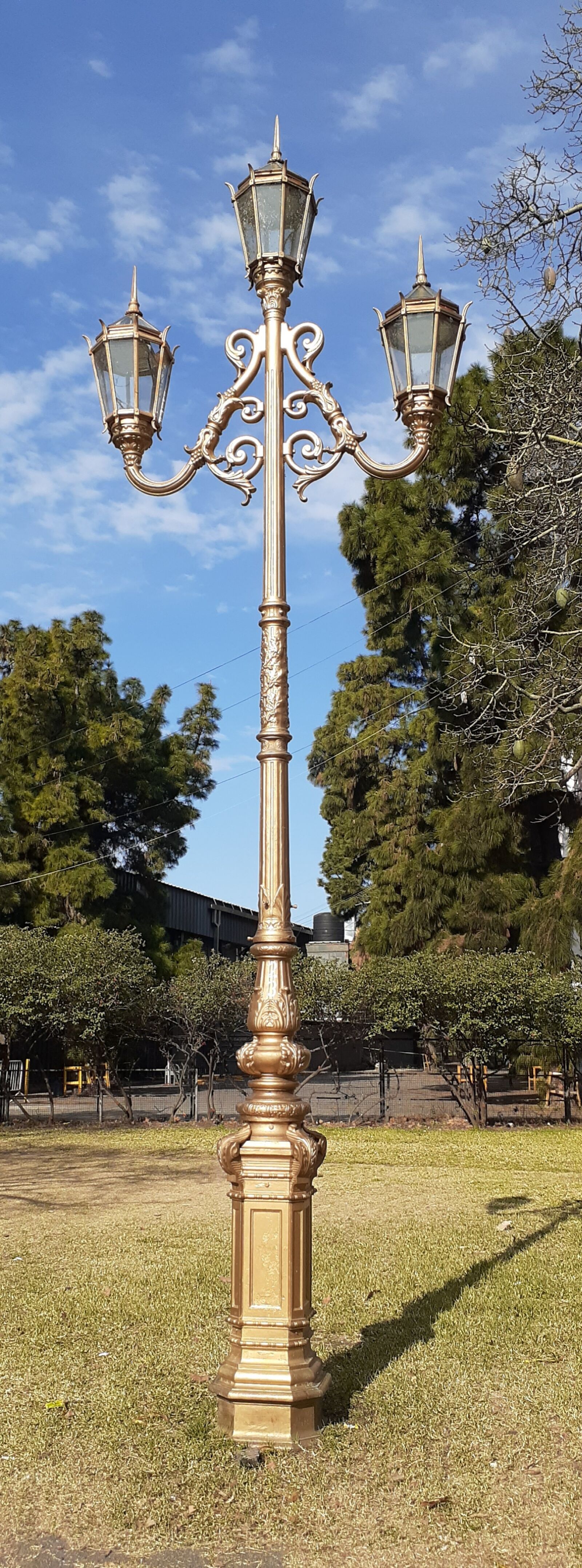 Samsung SM-A205G sample photo. Plaza, farol, luminarias photography