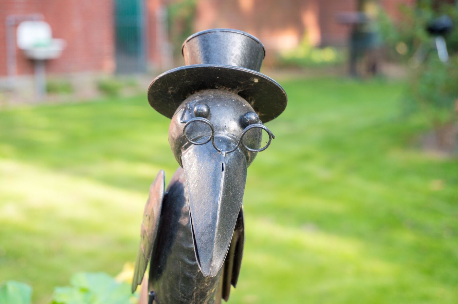 Sony Alpha NEX-3N sample photo. Raven, garden, cylinder photography