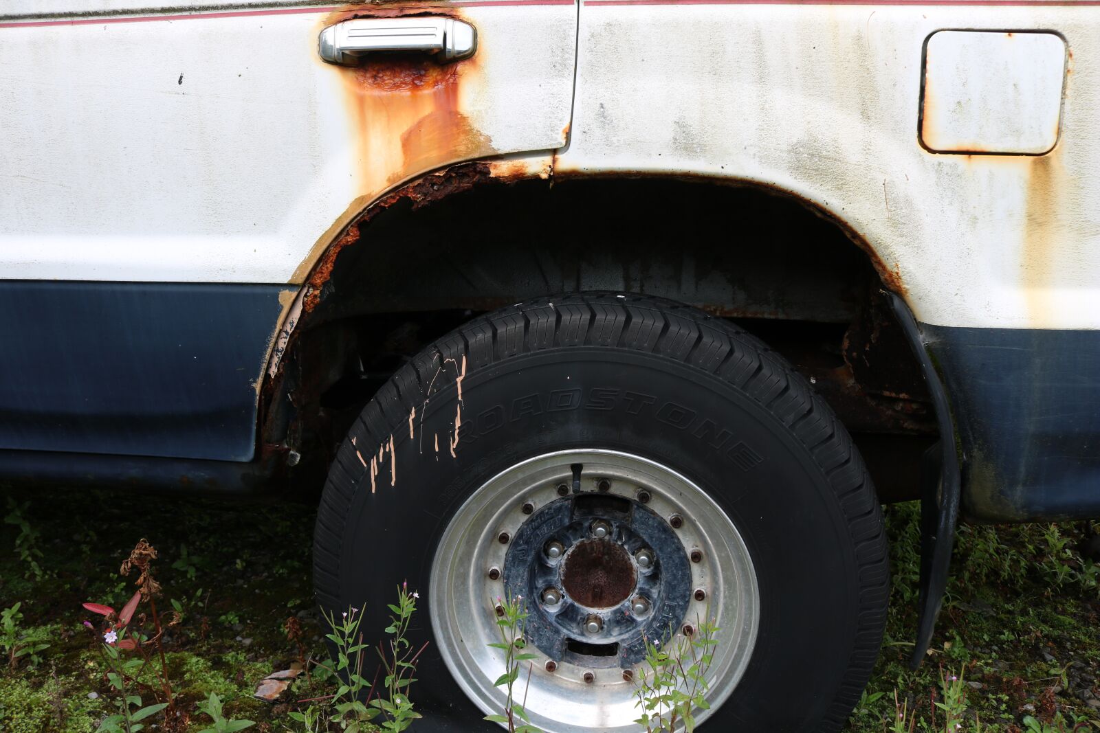 Canon EOS 750D (EOS Rebel T6i / EOS Kiss X8i) sample photo. Abandoned, auto, rust photography