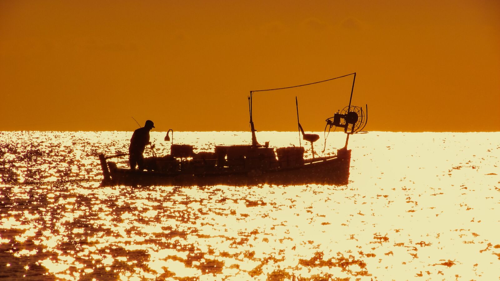 Canon PowerShot SX400 IS sample photo. Sunset, boat, glow photography