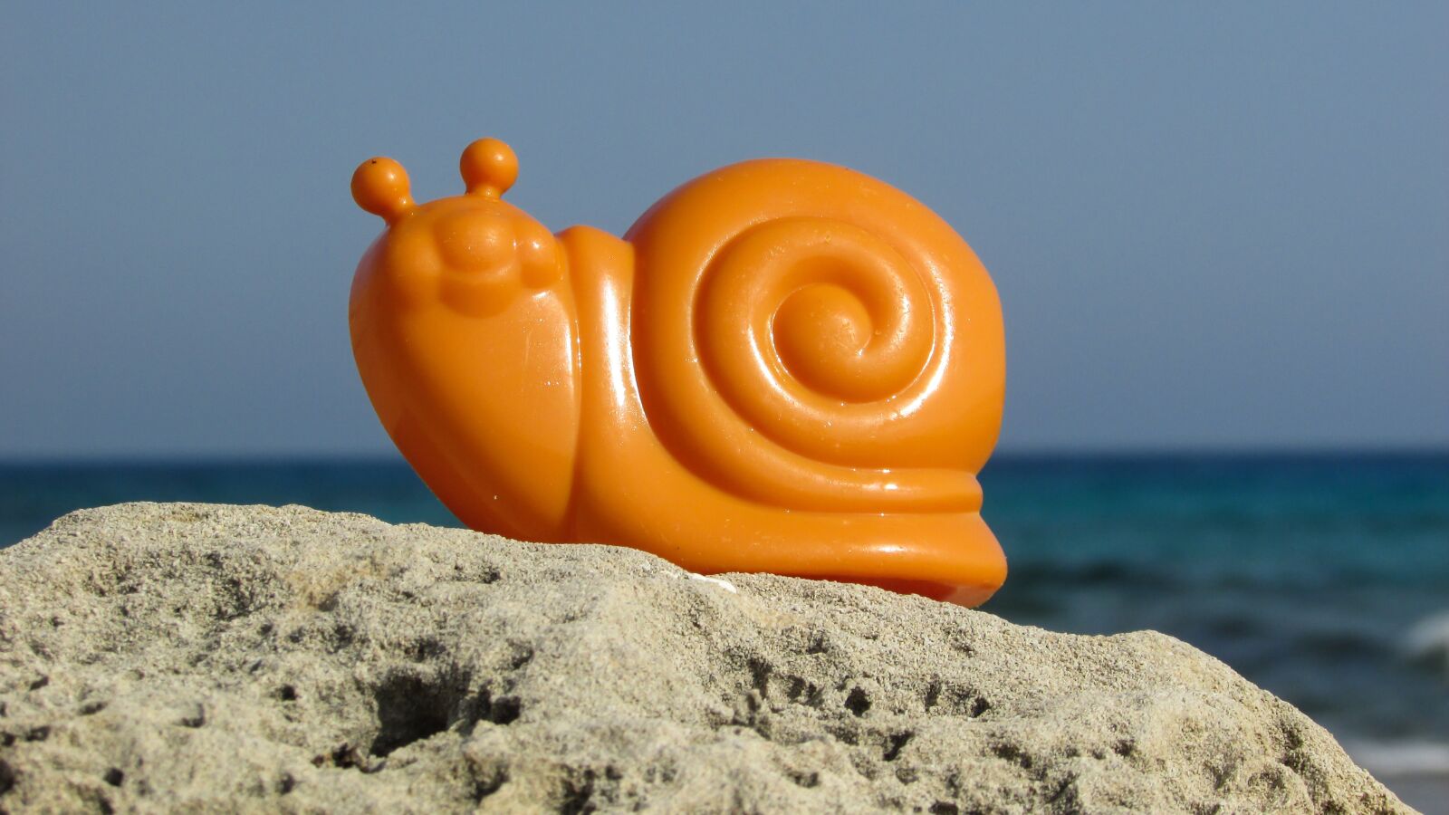 Canon PowerShot SX400 IS sample photo. Snail, toy, plastic photography