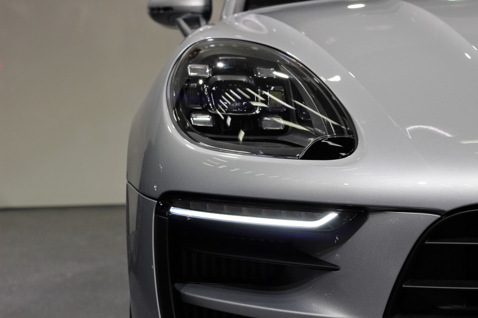 Canon EOS 600D (Rebel EOS T3i / EOS Kiss X5) + Canon EF 50mm F1.8 II sample photo. Car, porsche macan gts photography