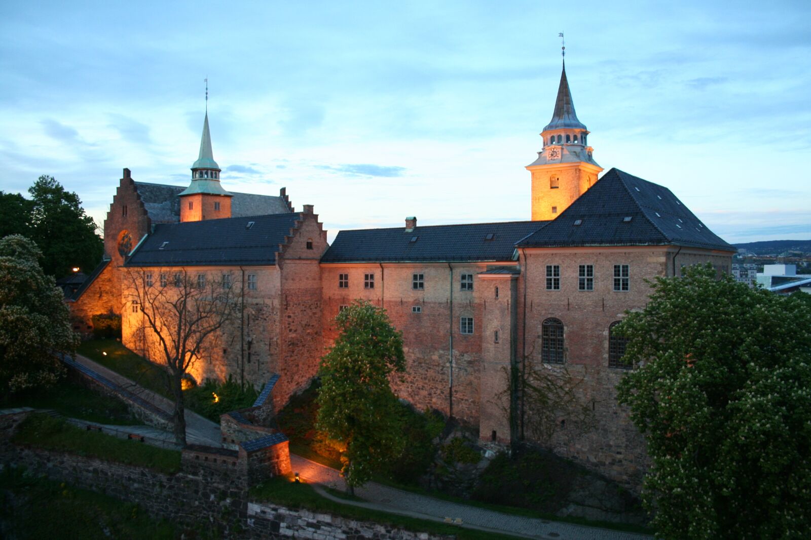 Canon EOS 350D (EOS Digital Rebel XT / EOS Kiss Digital N) sample photo. Akershus, fortress, at night photography