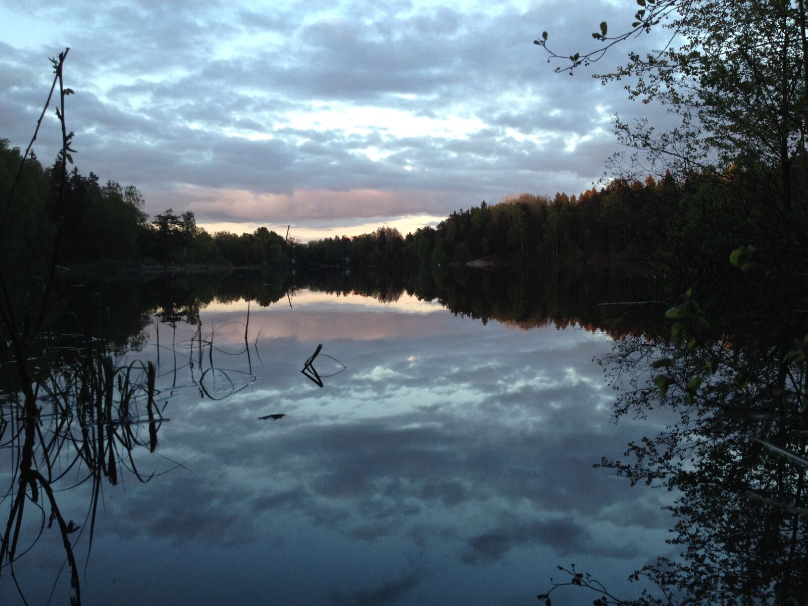 iPhone 4S back camera 4.28mm f/2.4 sample photo. Reflections, sunset, water photography