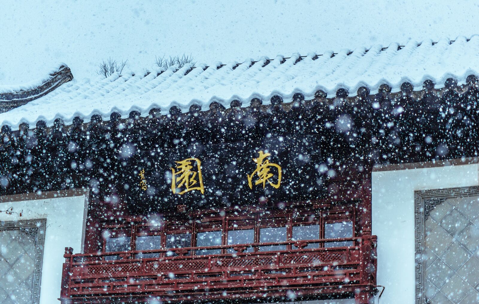 Sony a7 II sample photo. Snow, winter, acient house photography