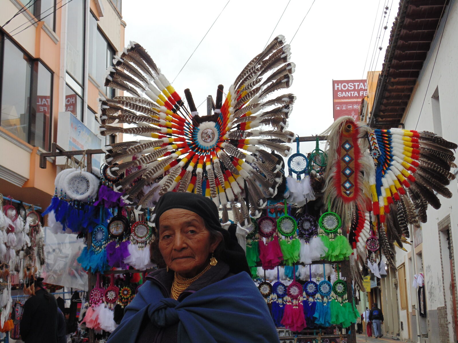 Sony Cyber-shot DSC-H200 sample photo. Ecuadorean, woman, indian, headdress photography