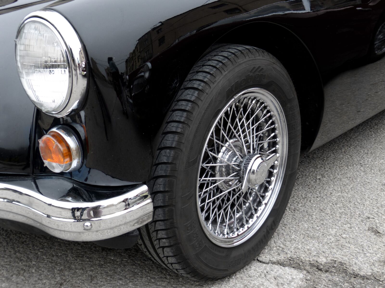 Panasonic DMC-FZ62 sample photo. Morris, car, classic photography
