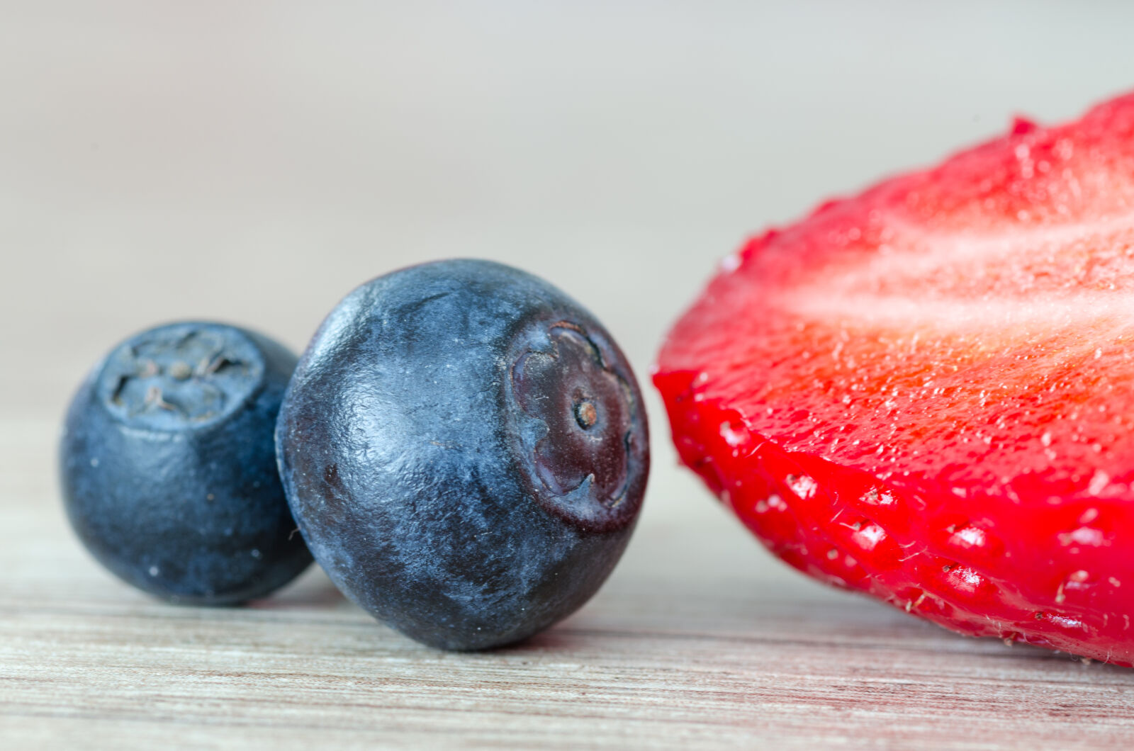 Nikon D5100 sample photo. Berries, blueberries, blur, close photography