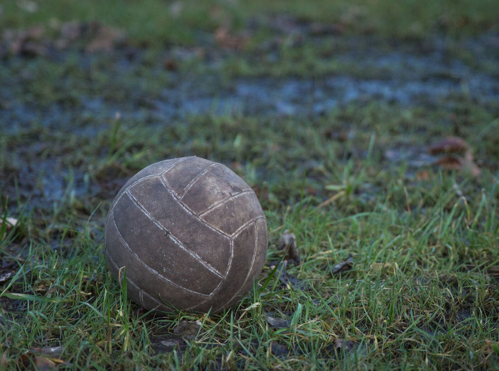 Canon EOS 5D Mark III sample photo. Old, ball, volleyball photography