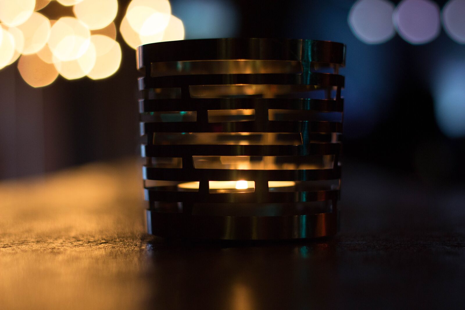 Canon EOS 600D (Rebel EOS T3i / EOS Kiss X5) + Canon EF 50mm F1.8 II sample photo. Candle, light, night photography