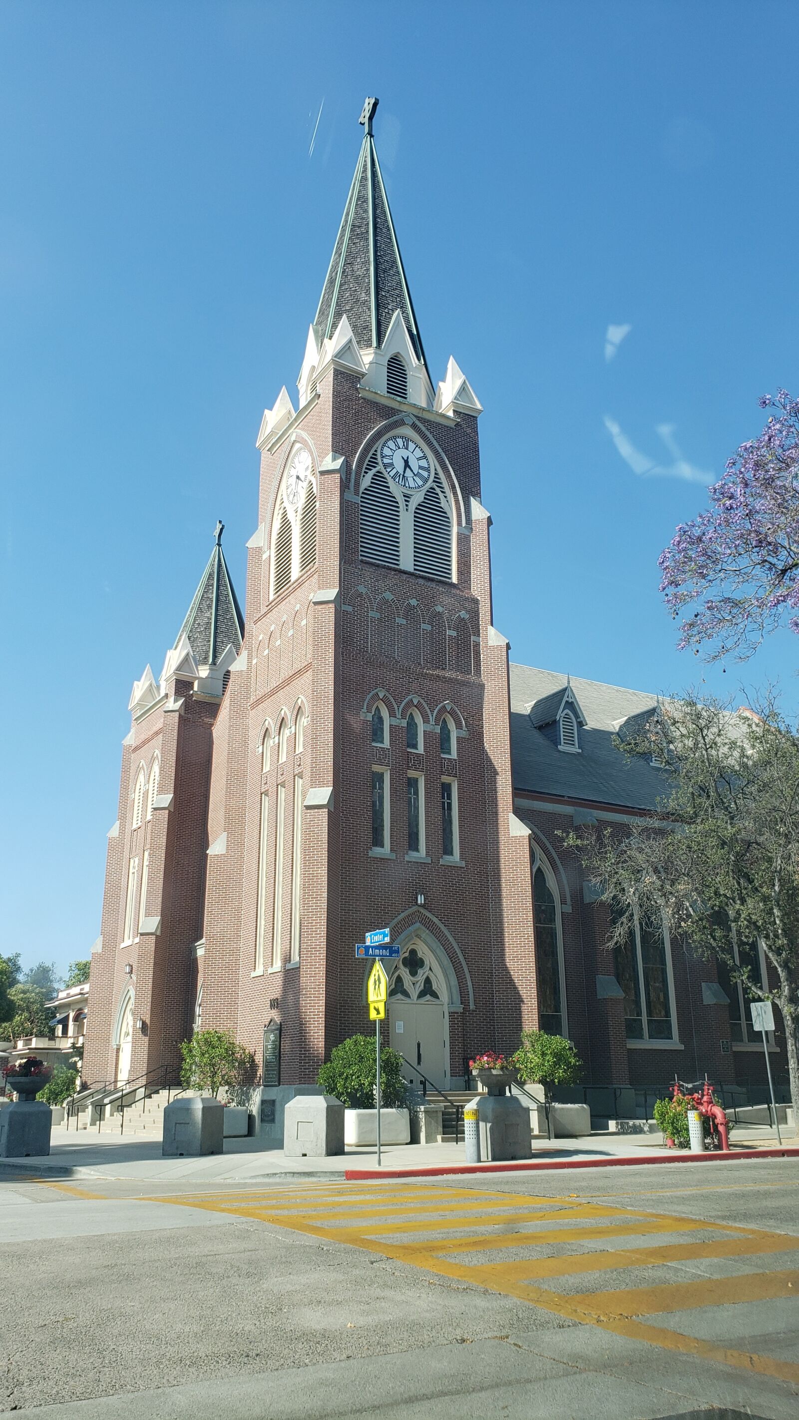 Samsung Galaxy Note9 sample photo. Church, old building, red photography