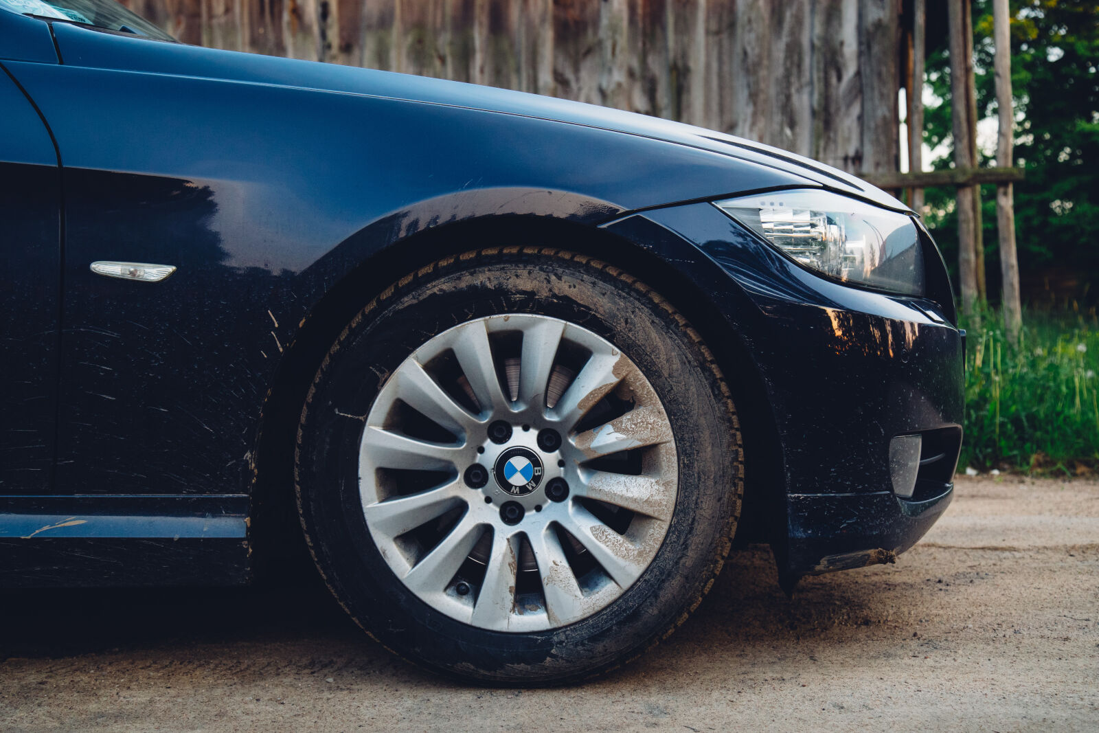 Canon EF 24-105mm F4L IS USM sample photo. Blue, bmw, car, dark photography