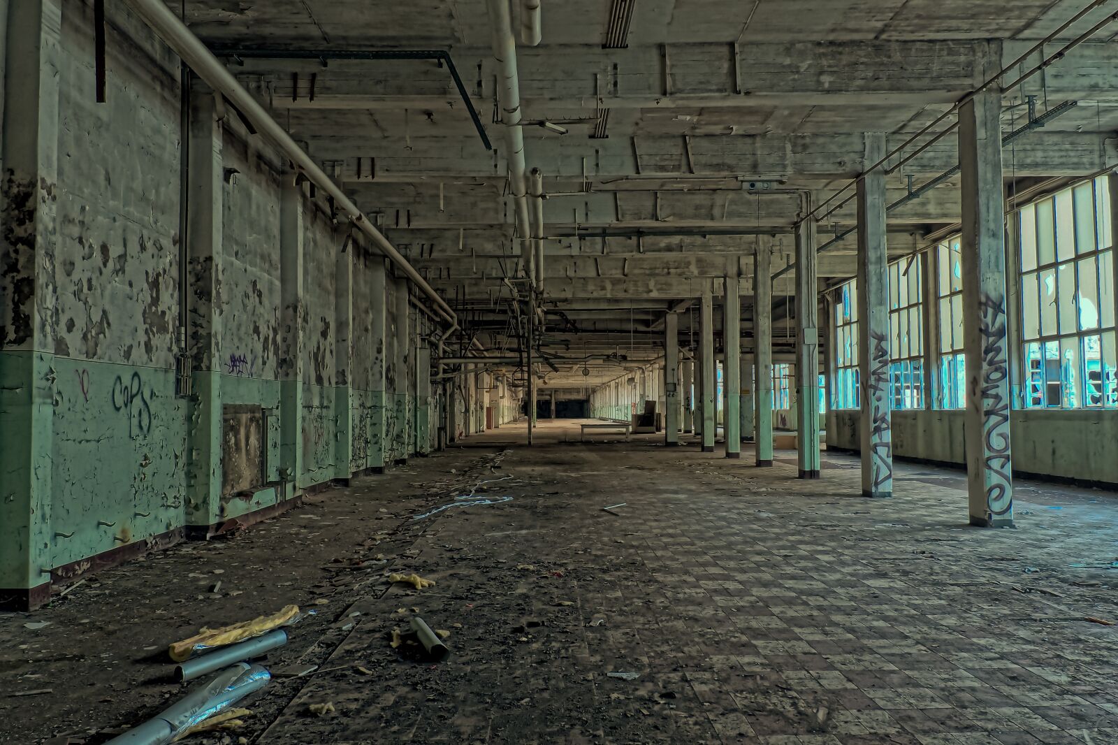 Olympus OM-D E-M10 sample photo. Lost places, hall, pforphoto photography