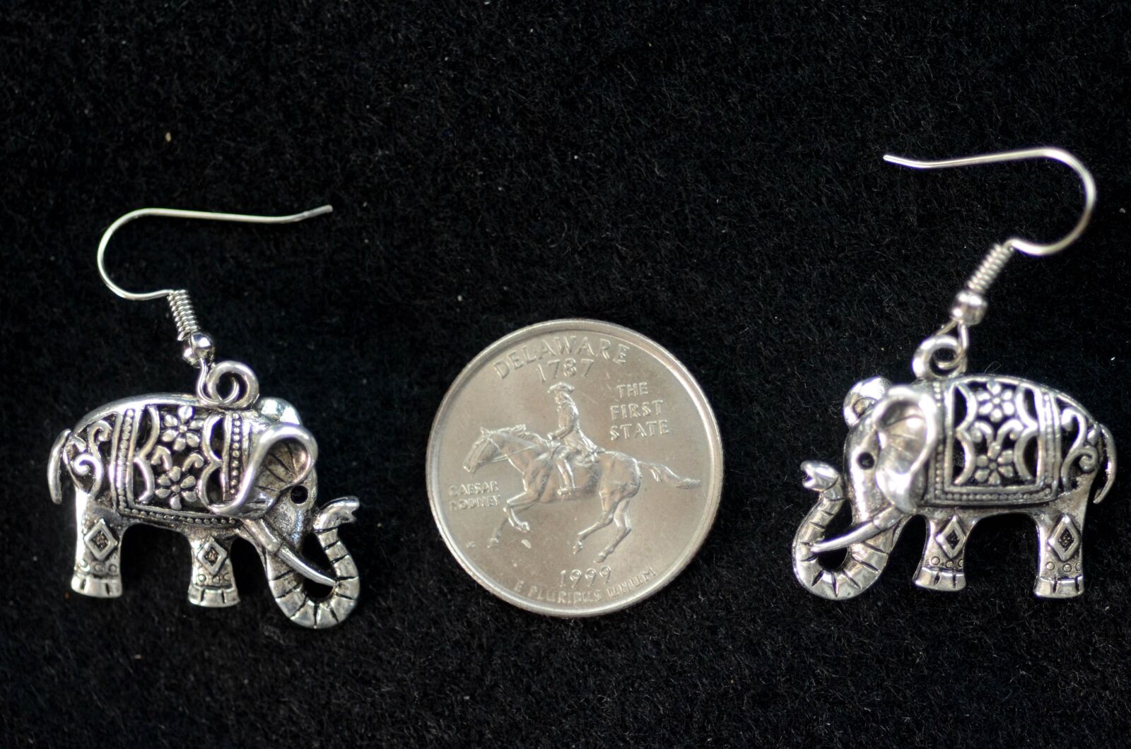 Nikon D7000 sample photo. Silver, filigree, elephants photography