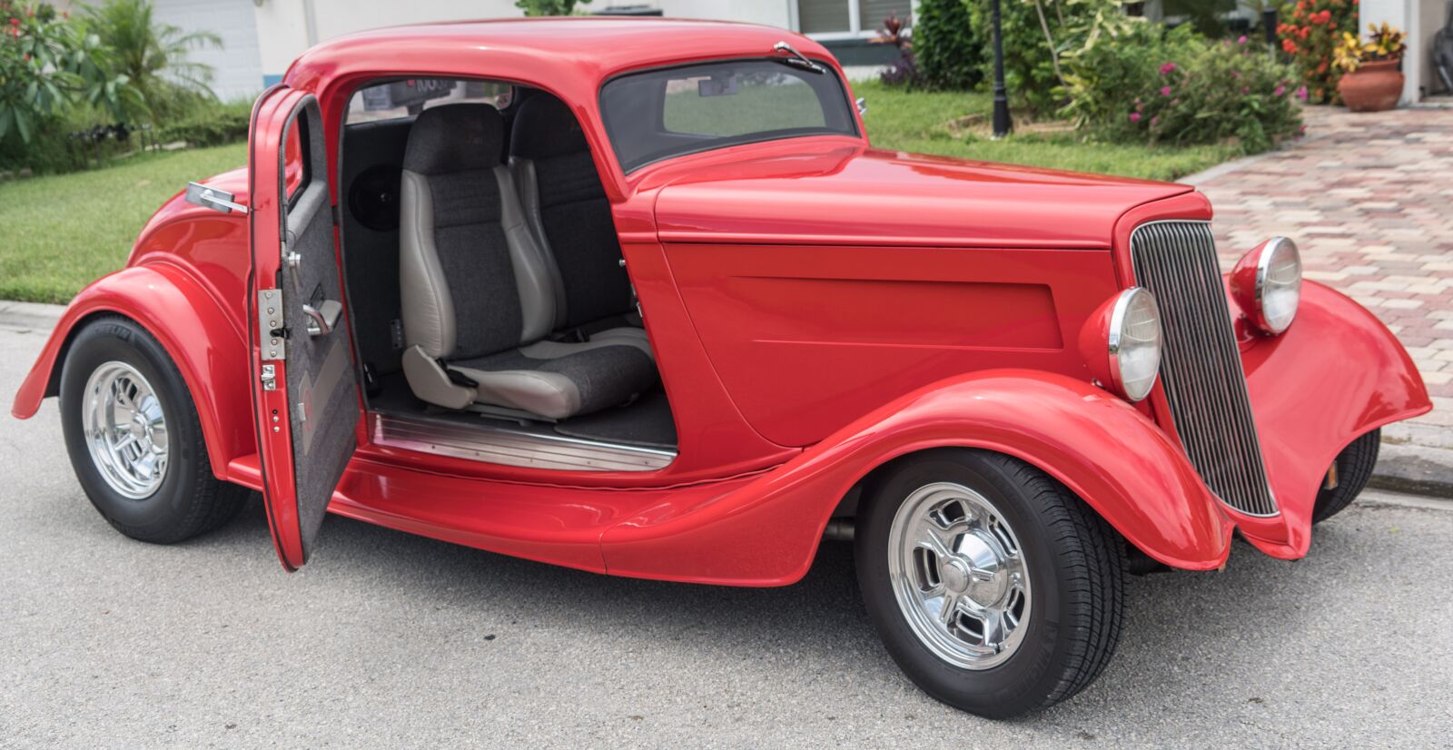 Sony a7R II + Sony FE 24-240mm F3.5-6.3 OSS sample photo. Hot rod, car, antique photography