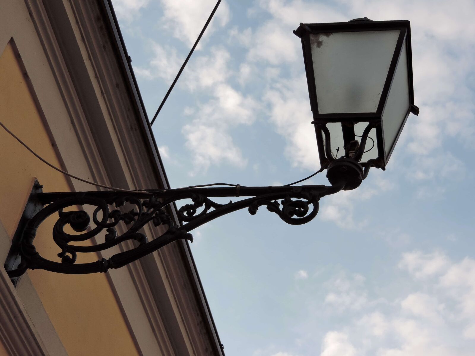 Nikon Coolpix P520 sample photo. Equipment, outdoors, lamp, lantern photography
