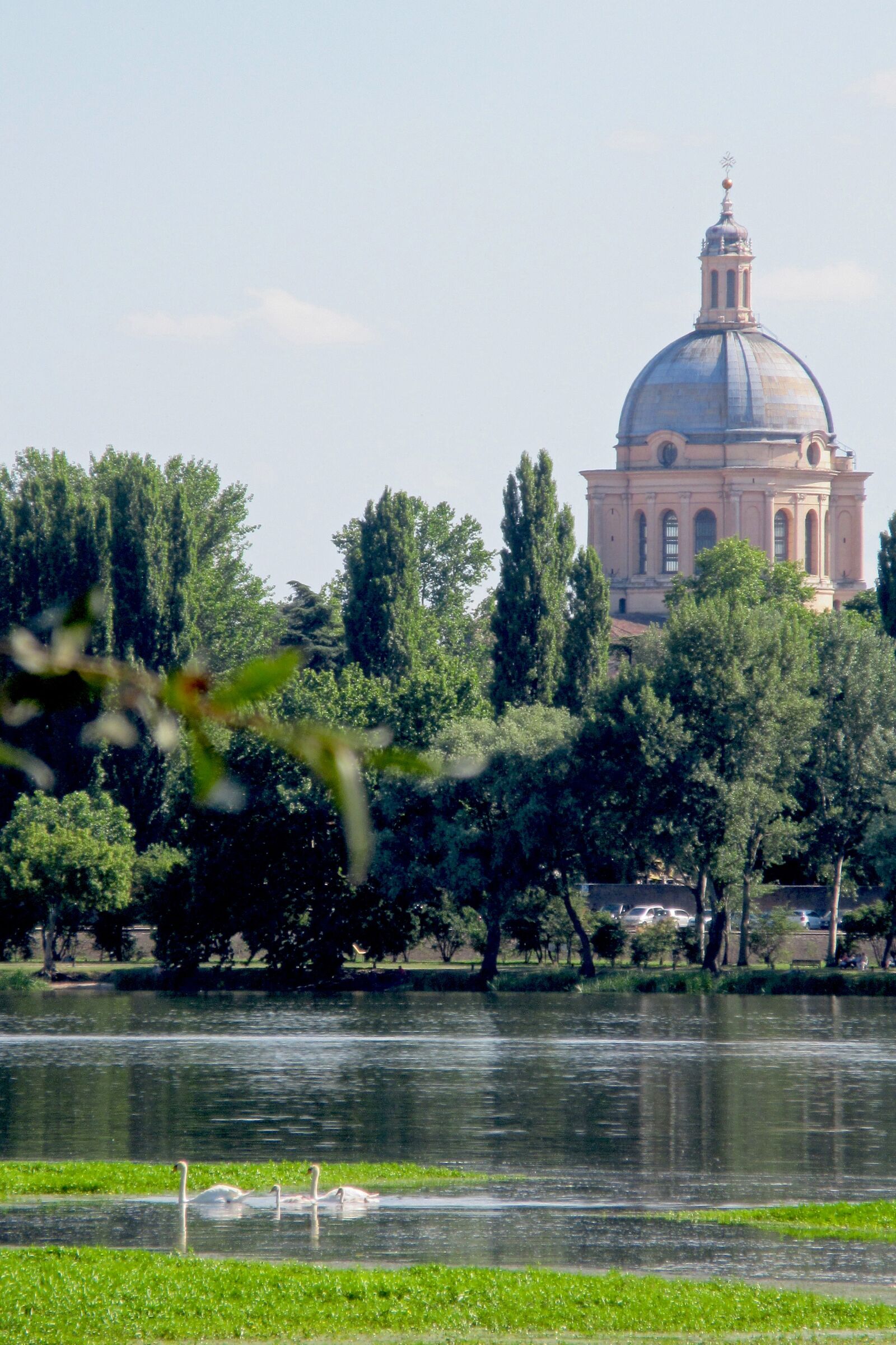 Canon PowerShot ELPH 340 HS (IXUS 265 HS / IXY 630) sample photo. Mantova, dome, church photography