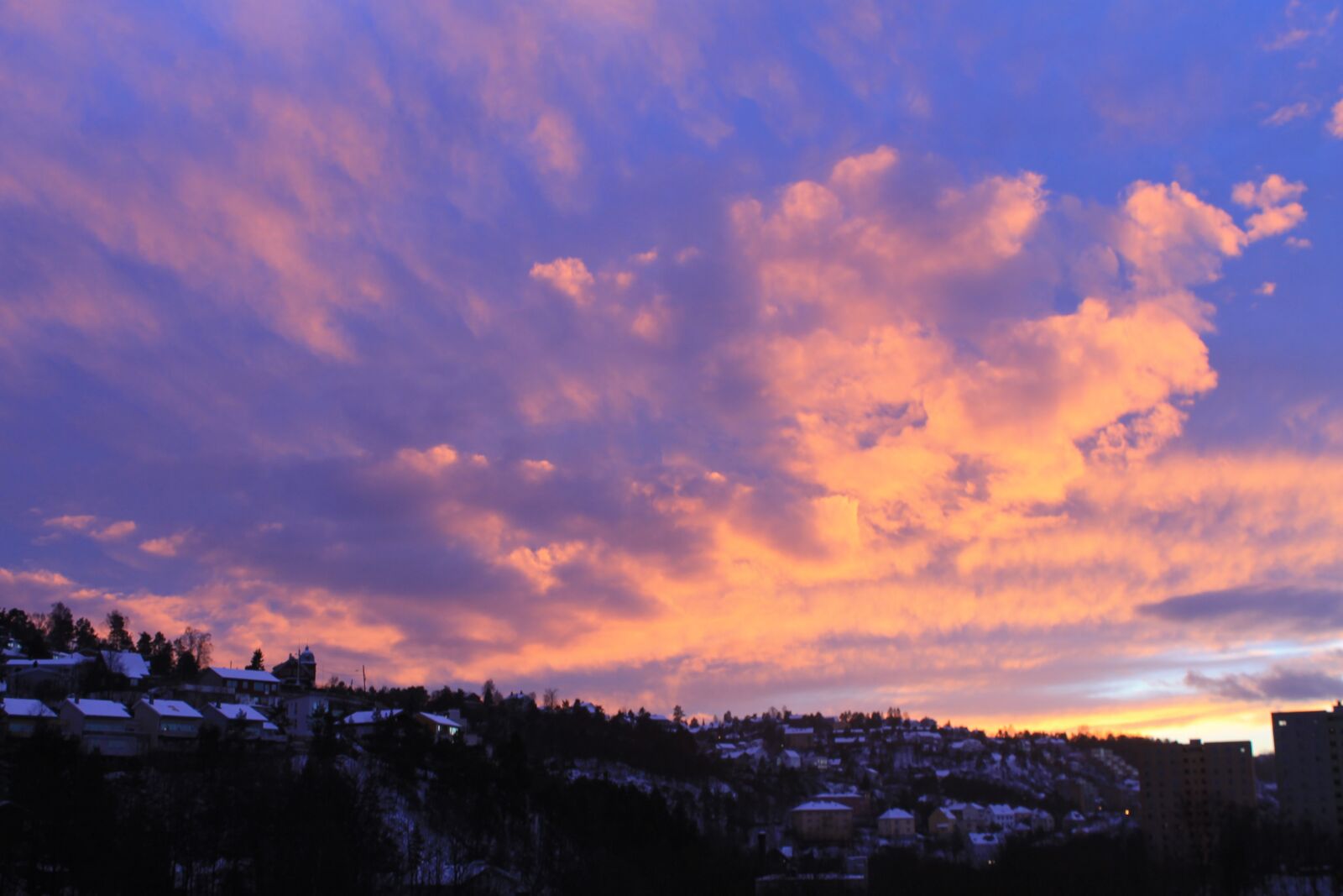Canon EOS 1100D (EOS Rebel T3 / EOS Kiss X50) sample photo. Sunset, landscape, clouds photography