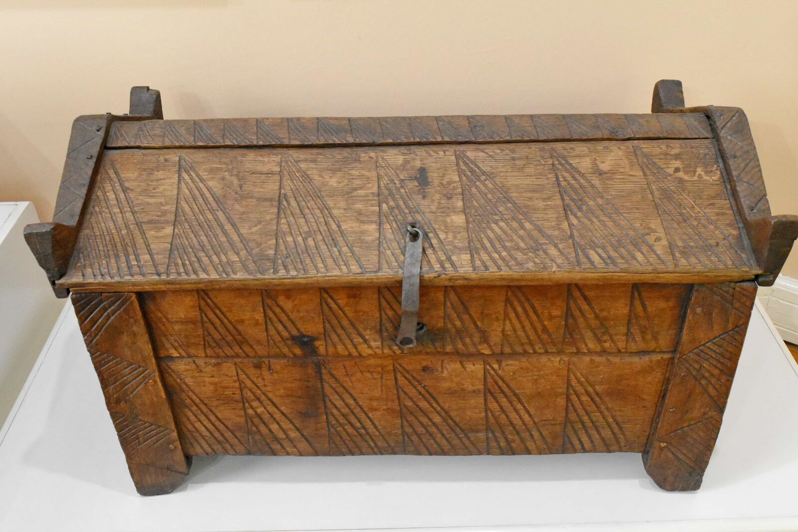 Nikon D5500 sample photo. Furniture, wood, container, wooden photography