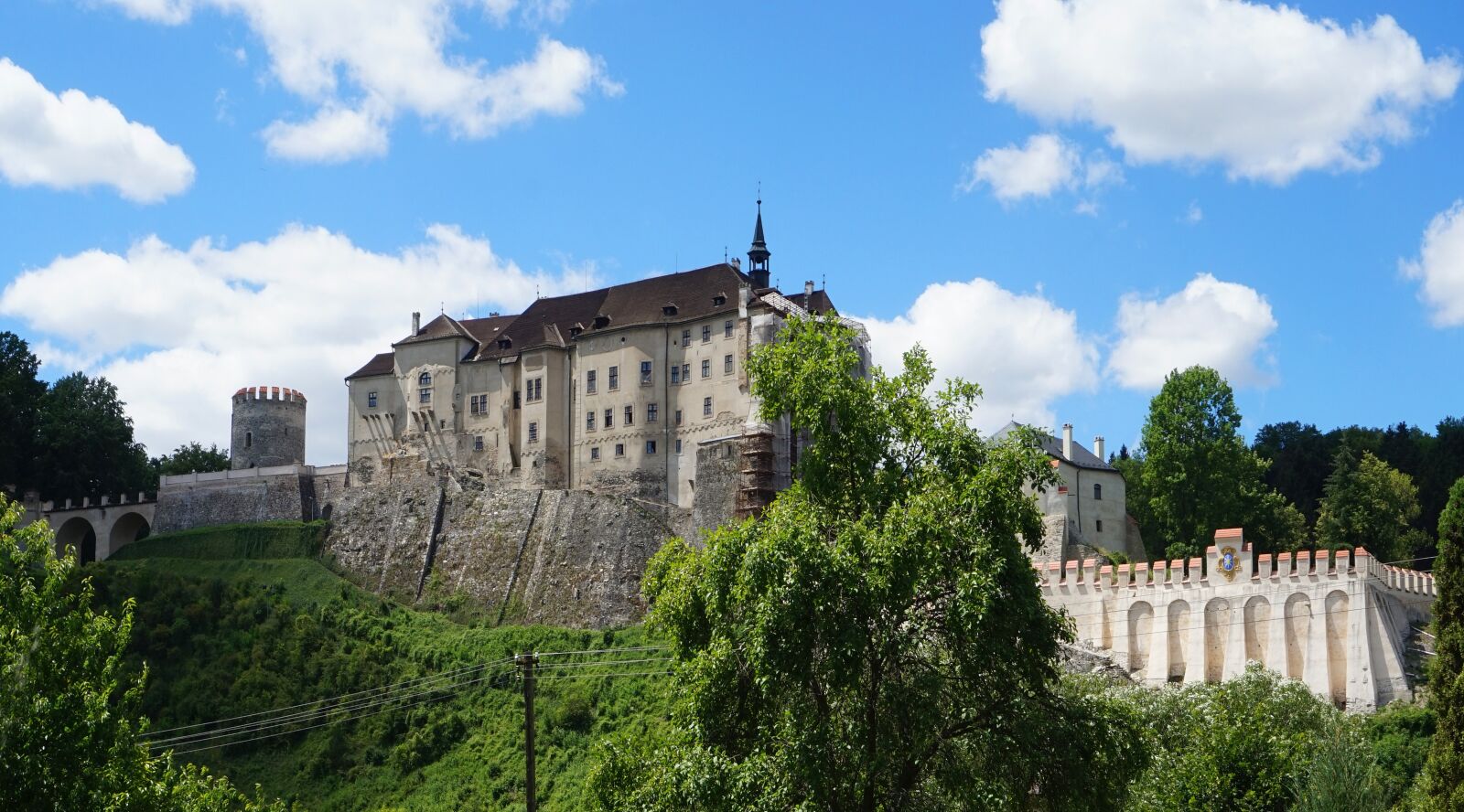 Sony Alpha a5000 (ILCE 5000) sample photo. Castle, rock, czechia photography