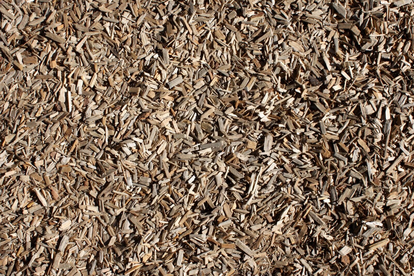 f/3.5-5.6 IS sample photo. Wood chips, texture photography