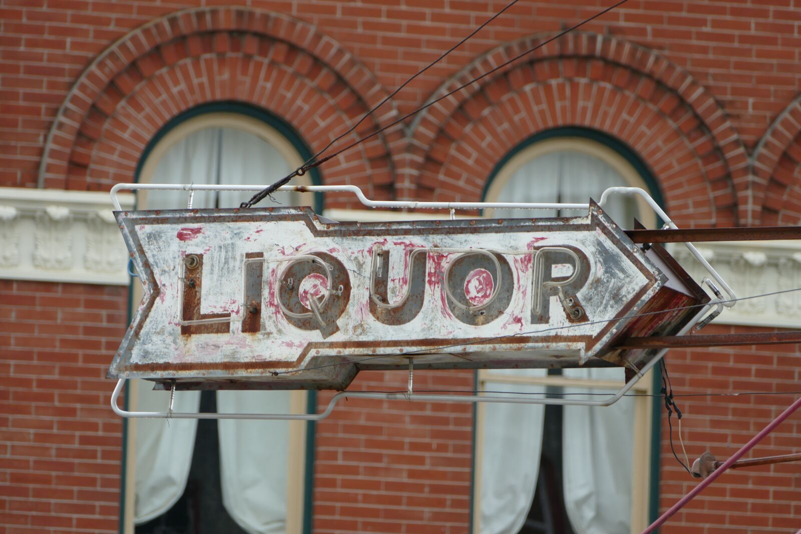 Panasonic Lumix DMC-FZ1000 sample photo. Liquor, sign, alcohol photography