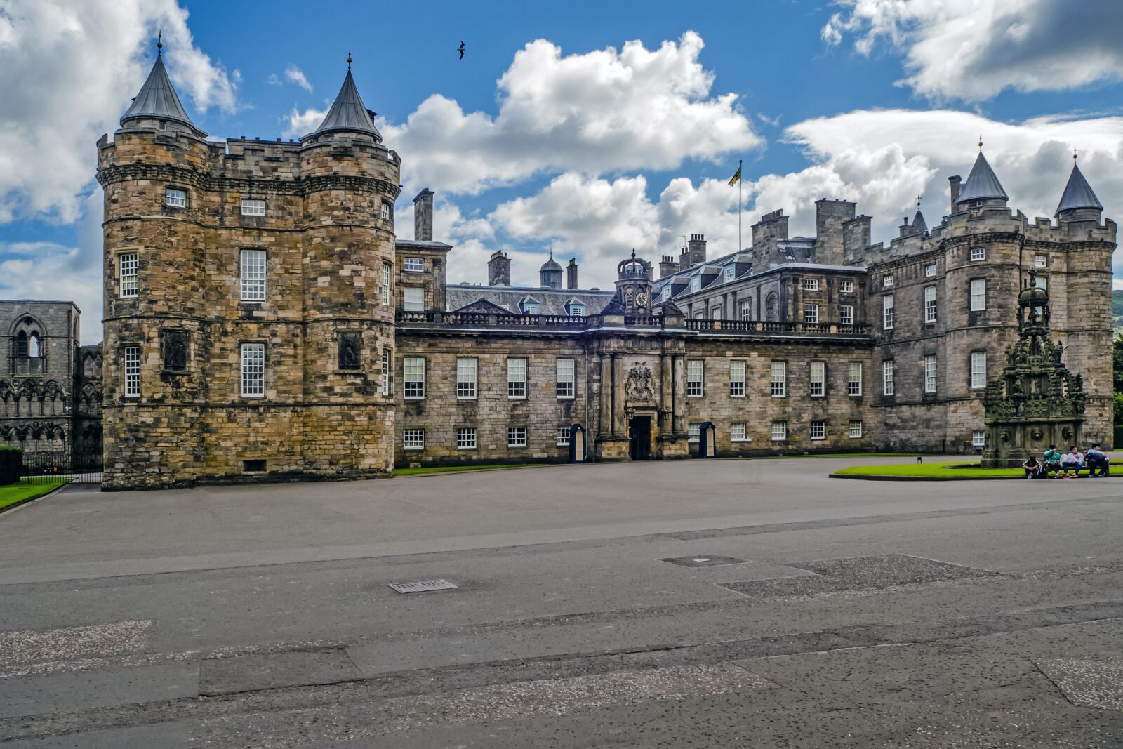 Olympus OM-D E-M10 sample photo. Holyroodhouse, holyrood palace, residence photography