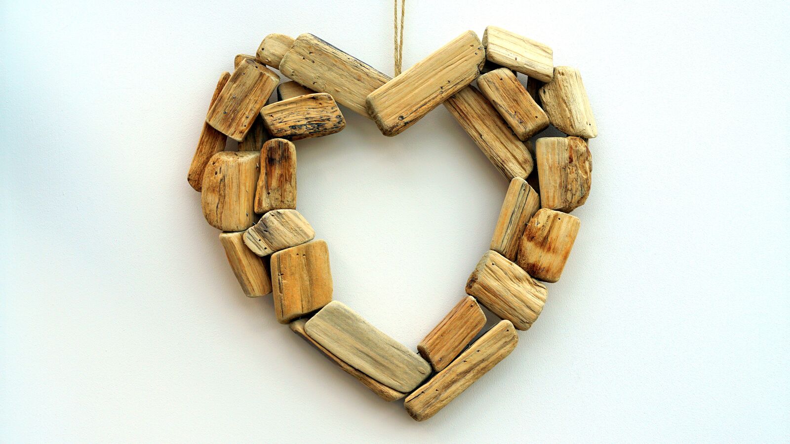 E 50mm F1.8 OSS sample photo. Wooden, heart, love photography