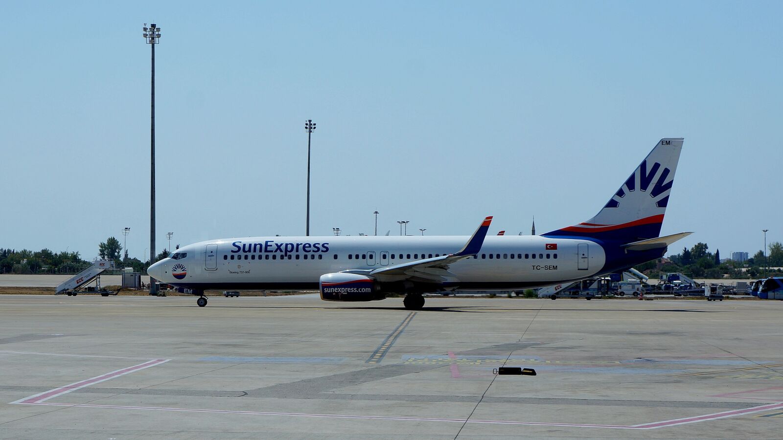 Sony Alpha NEX-5N sample photo. Boeing, airliner, airport photography