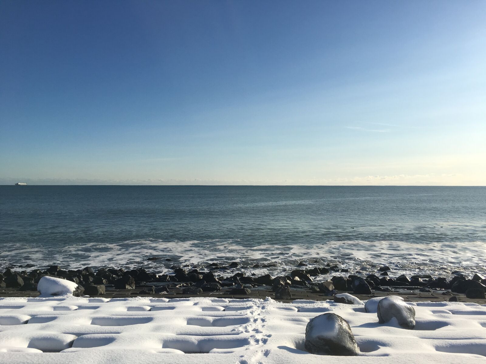 Apple iPhone 6s sample photo. Landscape, sea, snow photography