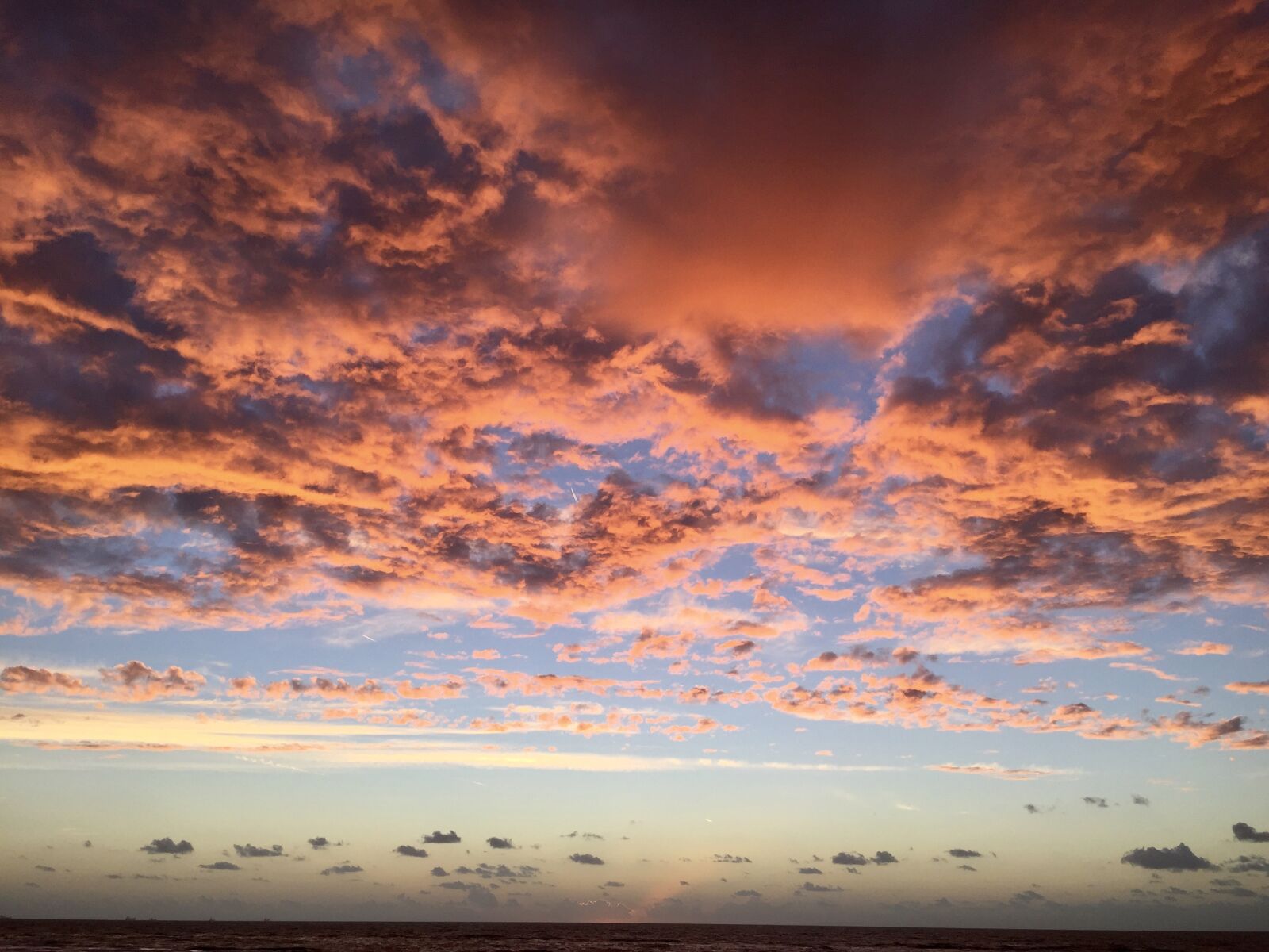 Apple iPhone 6 sample photo. Beach, clouds, evening red photography