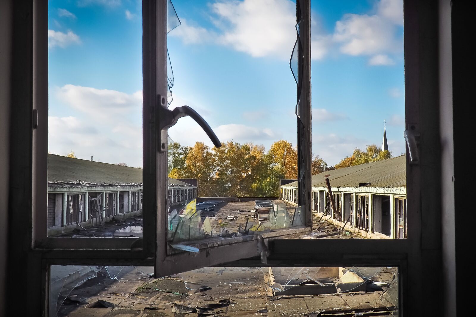 Olympus OM-D E-M10 sample photo. Lost places, factory, old photography