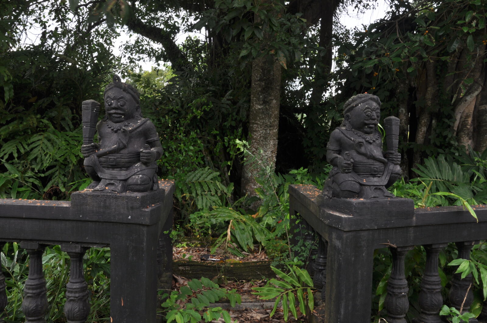 Nikon D90 sample photo. Statue, middle, of, village photography