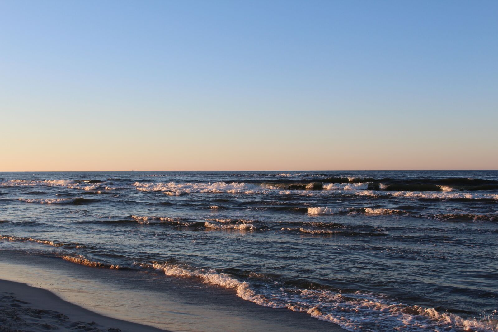Canon EOS 1300D (EOS Rebel T6 / EOS Kiss X80) sample photo. Rest, landscape, the baltic photography
