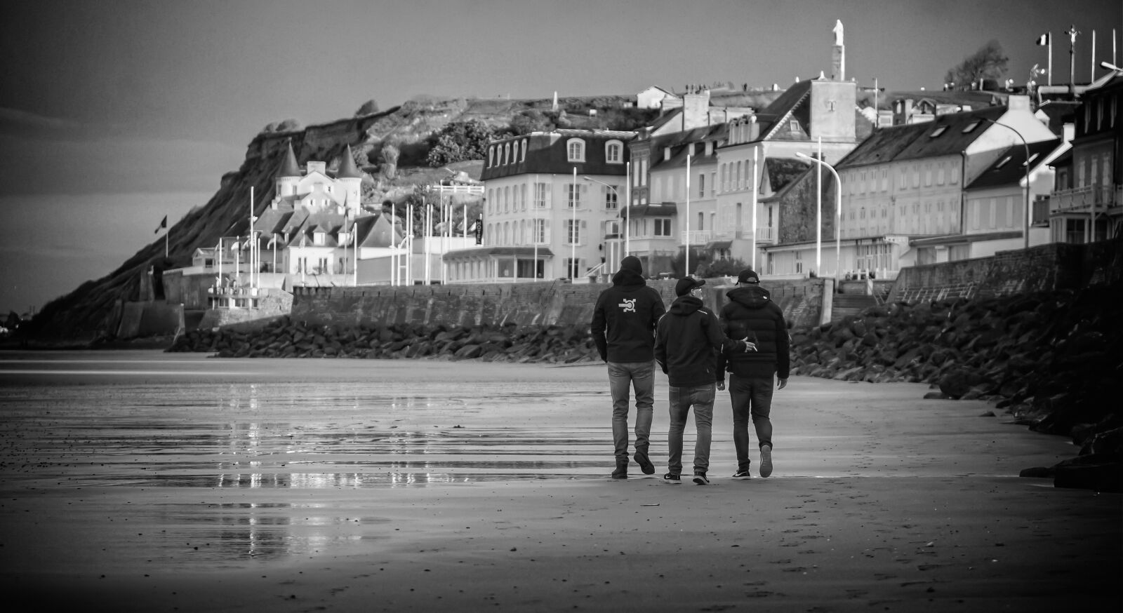 Nikon Z6 sample photo. Beach, walk, arromanches-les-bains photography