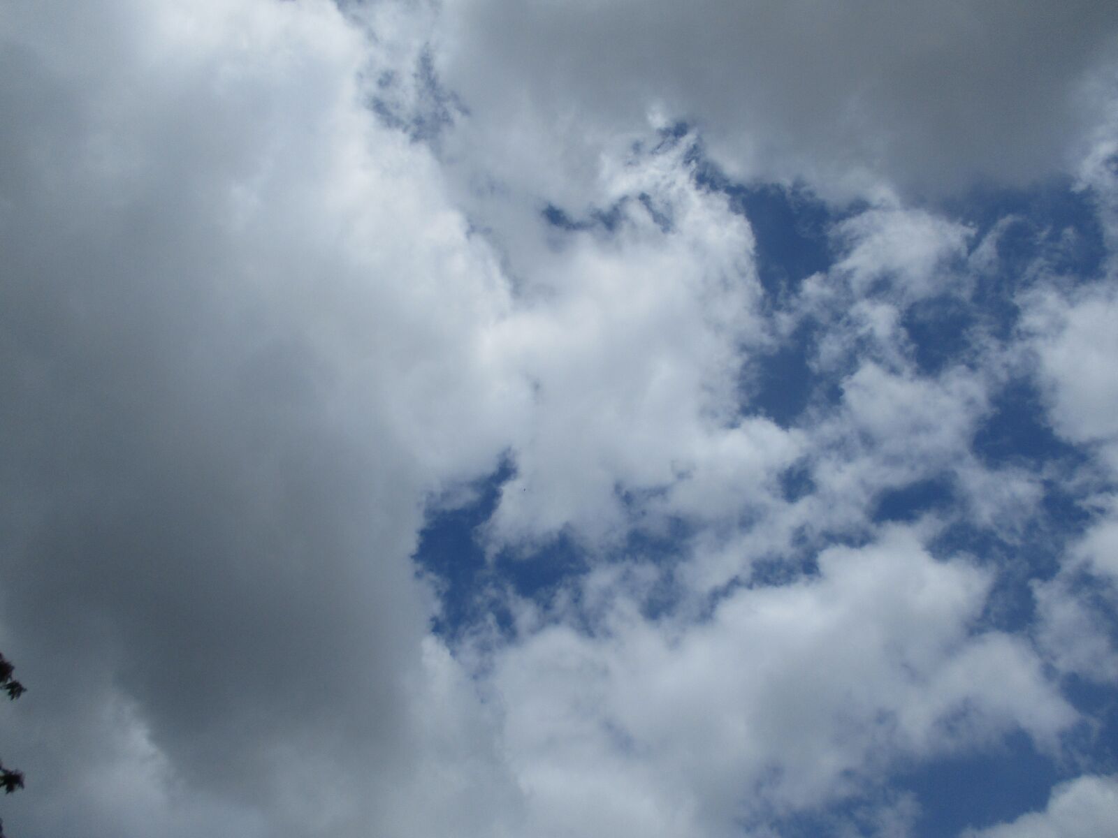 Canon PowerShot ELPH 180 (IXUS 175 / IXY 180) sample photo. Clouds, sky, blue photography