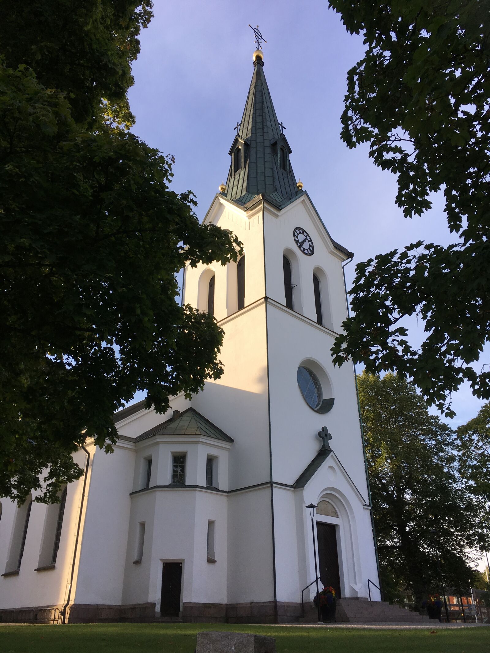 Apple iPhone SE sample photo. Church, värnamo, sweden photography