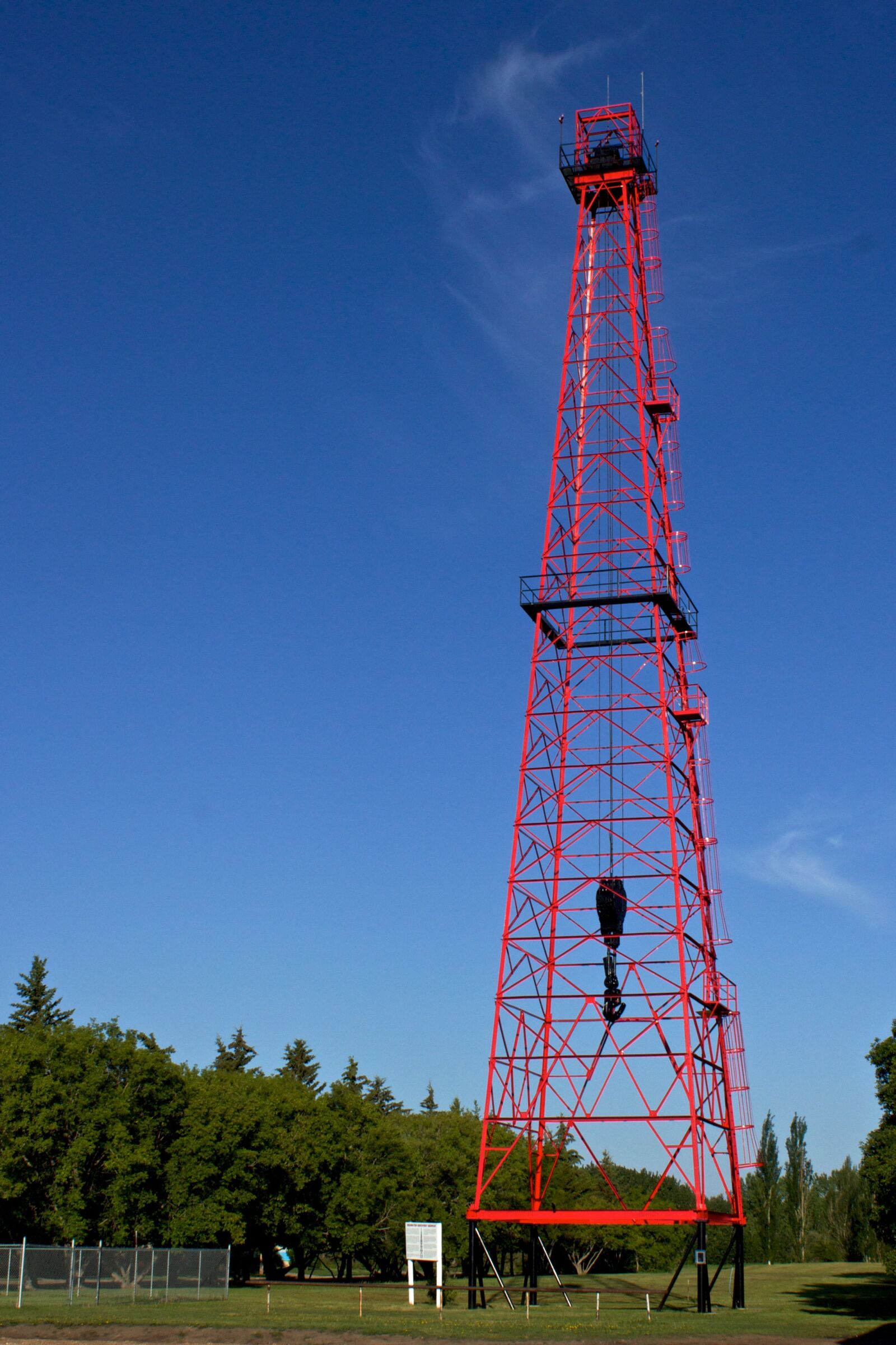 Canon EOS 600D (Rebel EOS T3i / EOS Kiss X5) sample photo. Redwater, oil derrick, tallest photography